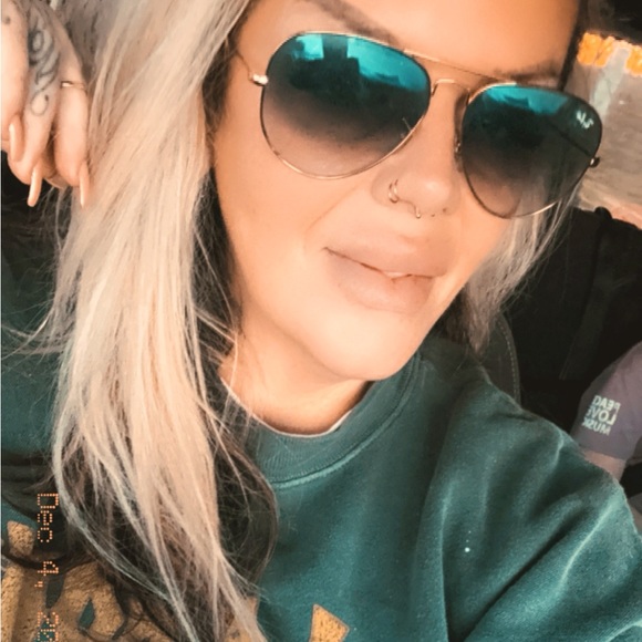 Meet your Posher, Kelly - Picture 1 of 3